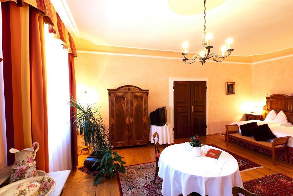 Gasthof Braeuer - Familie Eibensteiner Weißkirchen in Steiermark Kültér fotó
