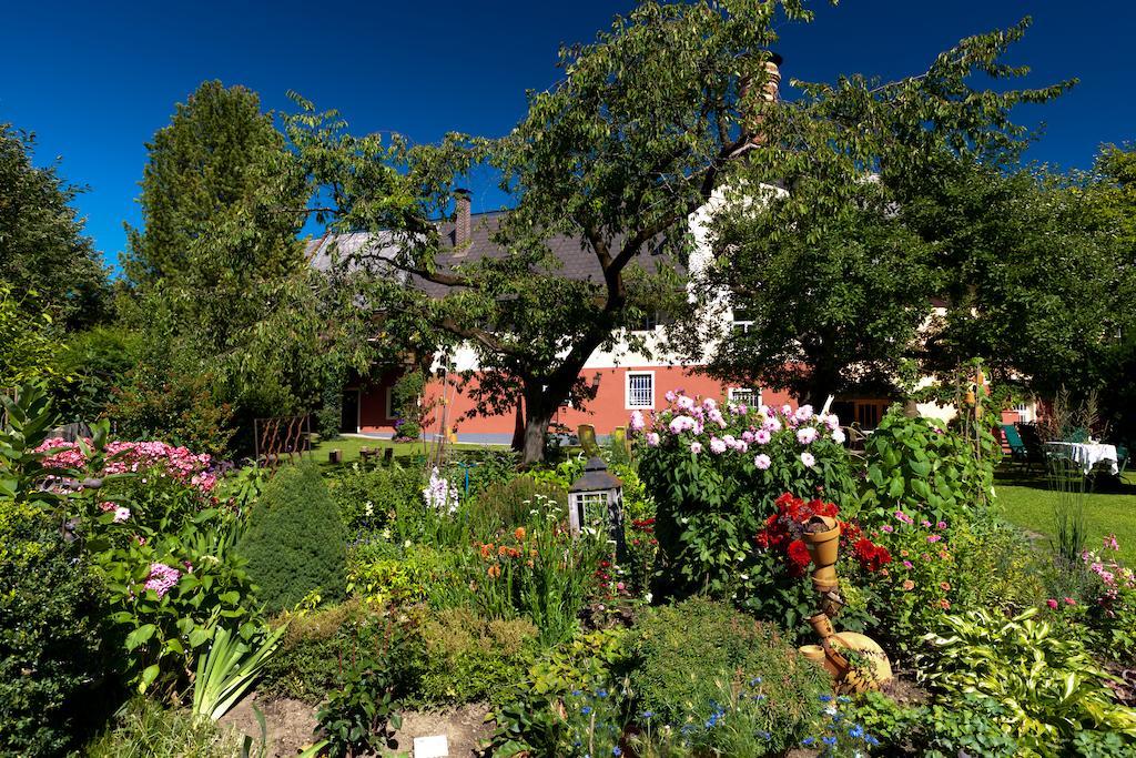 Gasthof Braeuer - Familie Eibensteiner Weißkirchen in Steiermark Kültér fotó