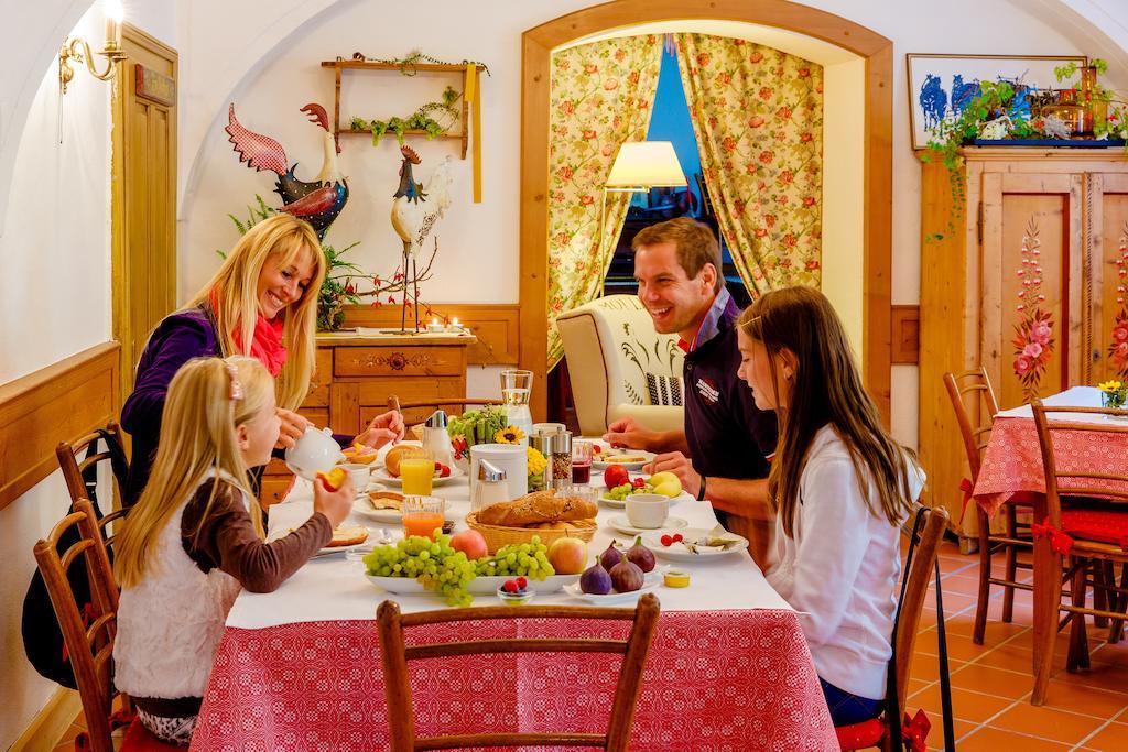 Gasthof Braeuer - Familie Eibensteiner Weißkirchen in Steiermark Kültér fotó