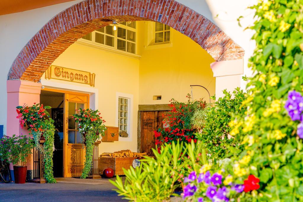 Gasthof Braeuer - Familie Eibensteiner Weißkirchen in Steiermark Kültér fotó